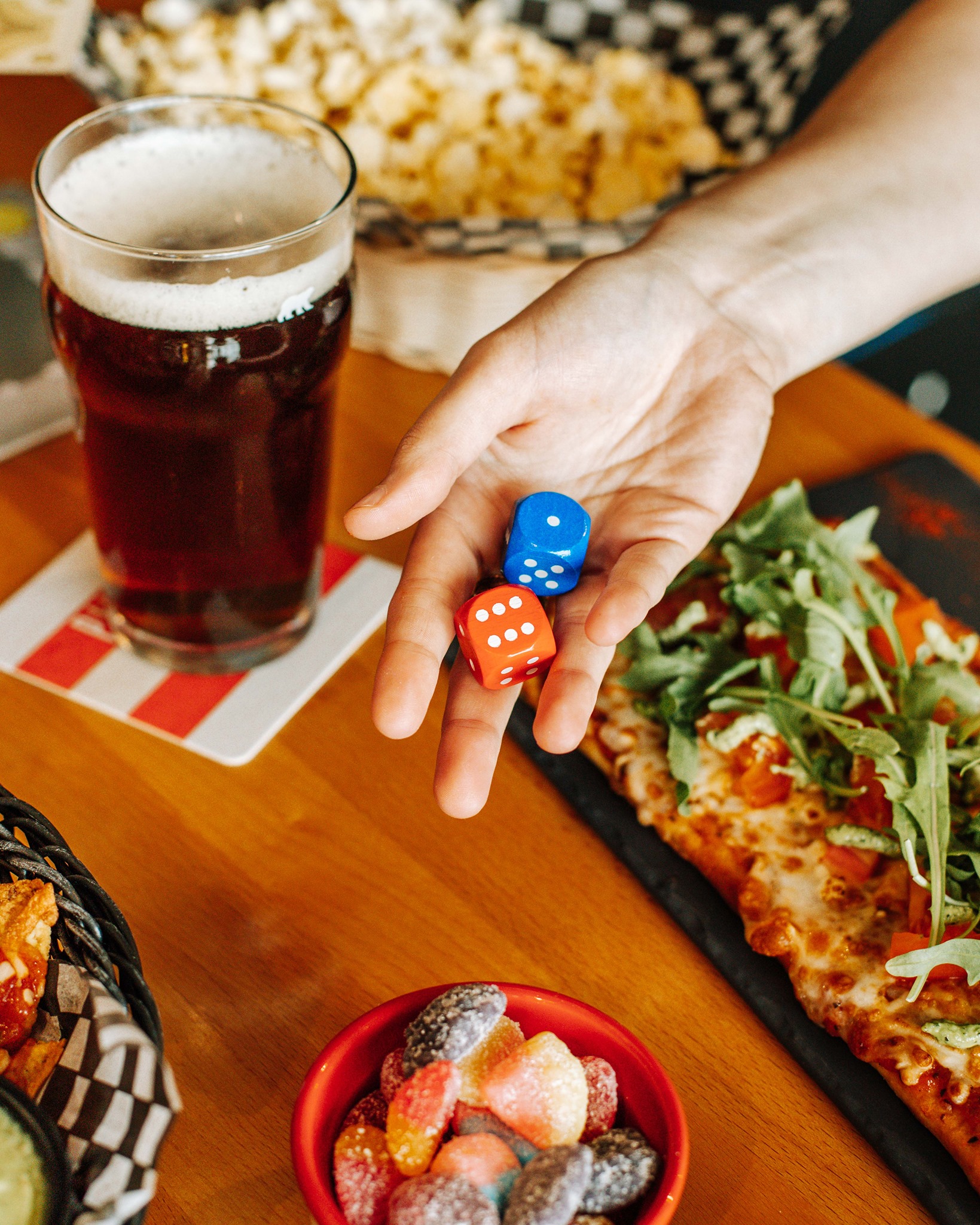 5 endroits uniques pour manger ET se divertir entre amis