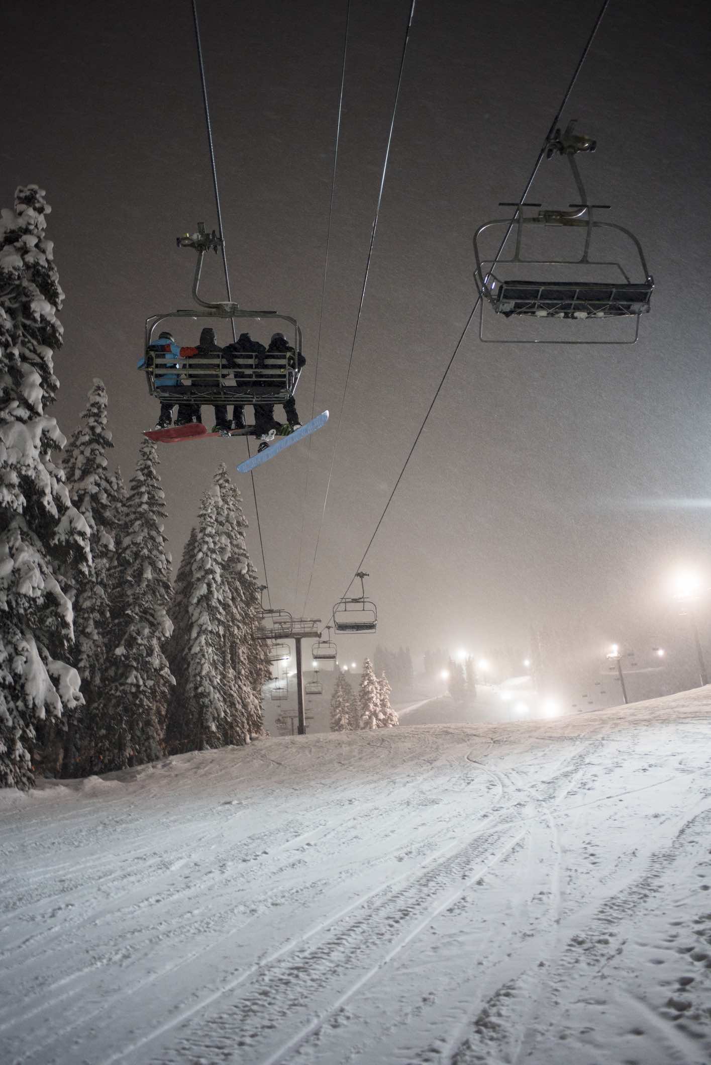 Le ski nocturne sur les montagnes de Québec