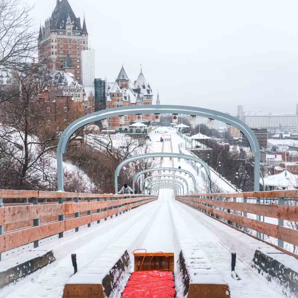 Au 1884 – Les glissades de la Terrasse Dufferin