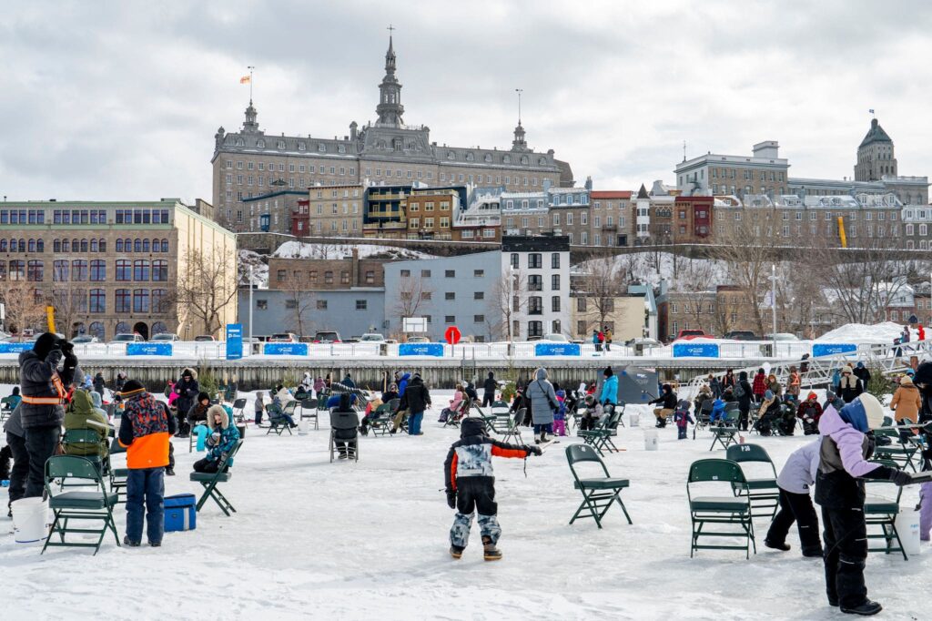 Pêche blanche au Village Nordik du port de Québec