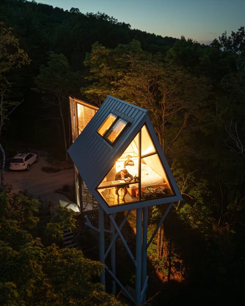 cabane dans les arbres aux Éboulements dans Charlevoix